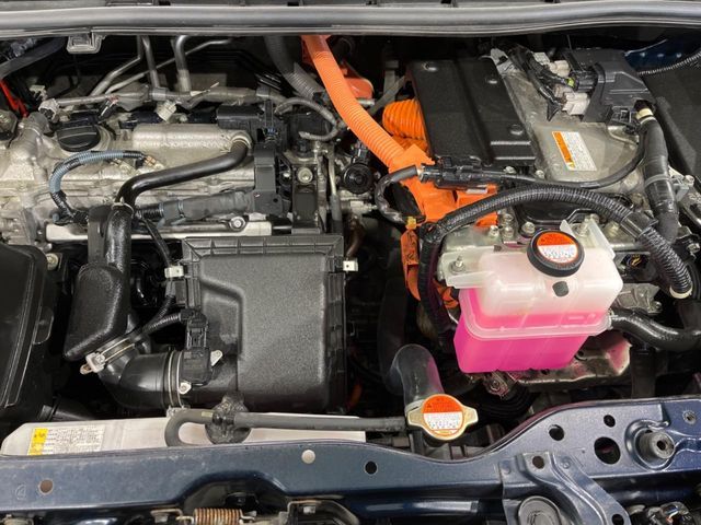 TOYOTA VOXY HYBRID 2017 Image 31