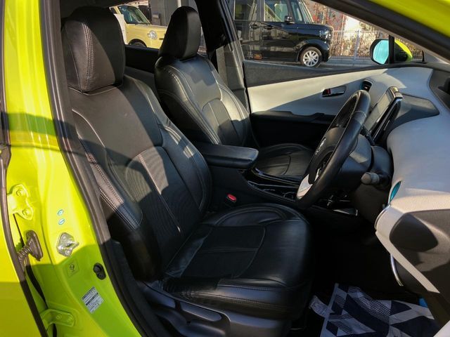 TOYOTA PRIUS PHV 2017 Image 31