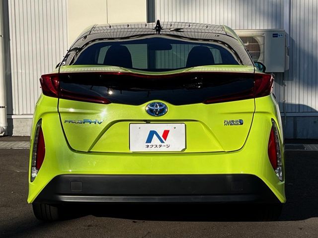TOYOTA PRIUS PHV 2017 Image 31