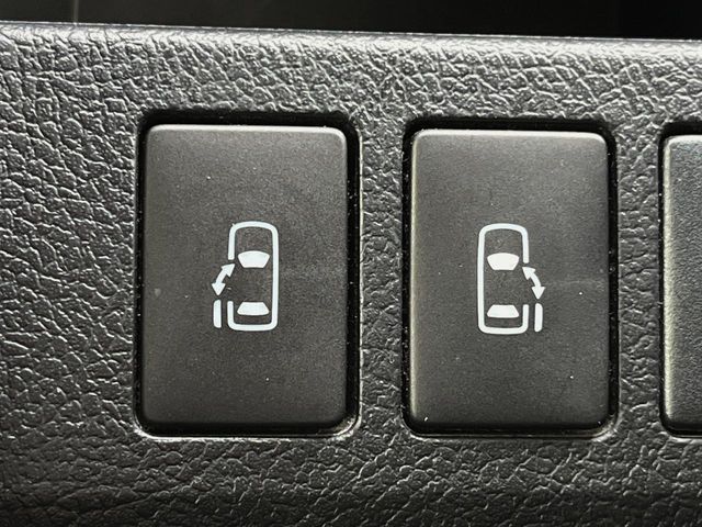 TOYOTA VOXY 2013 Image 31