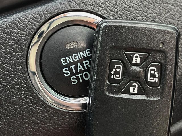 TOYOTA VOXY 2013 Image 31