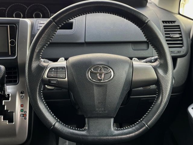 TOYOTA VOXY 2013 Image 31