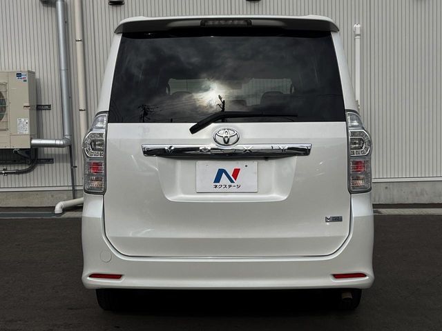 TOYOTA VOXY 2013 Image 31