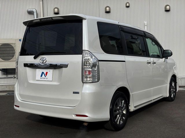 TOYOTA VOXY 2013 Image 31