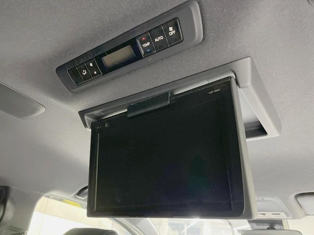 TOYOTA ESQUIRE 2018 Image 31