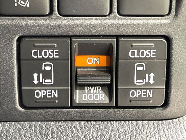 TOYOTA NOAH HYBRID 2018 Image 31