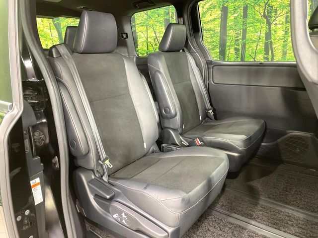 TOYOTA NOAH HYBRID 2018 Image 31