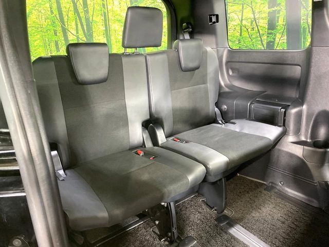 TOYOTA NOAH HYBRID 2018 Image 31