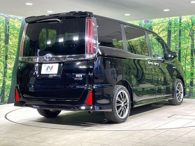 TOYOTA NOAH HYBRID 2018 Image 31