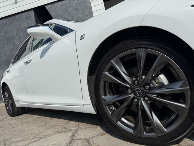 TOYOTA LEXUS ES300H 2019 Image 31