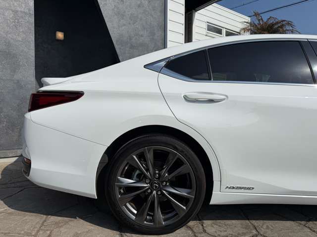 TOYOTA LEXUS ES300H 2019 Image 31