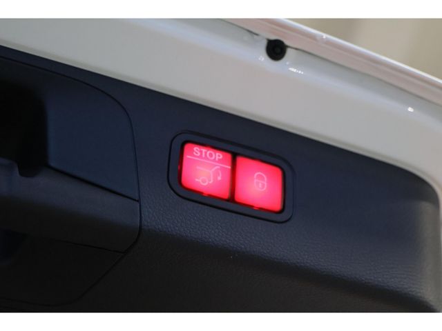 MERCEDES BENZ GLC CL 2019 Image 31