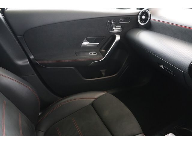 MERCEDES BENZ A CLAS 2019 Image 31