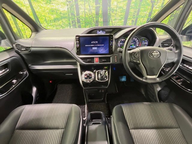 TOYOTA VOXY HYBRID 2019 Image 31