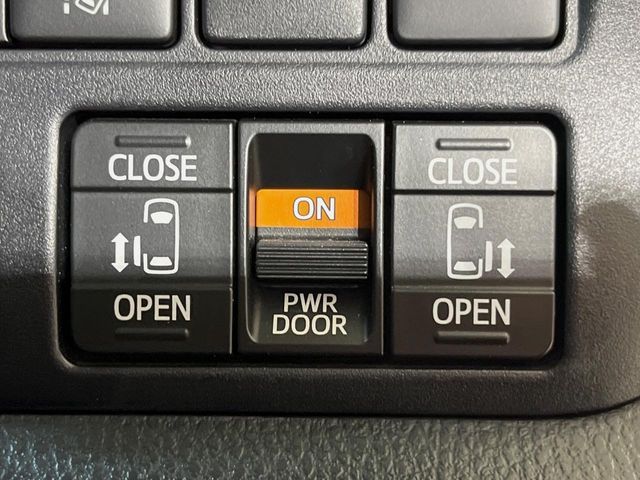 TOYOTA VOXY HYBRID 2019 Image 31