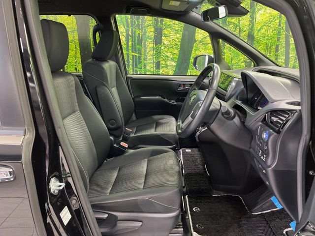 TOYOTA VOXY HYBRID 2019 Image 31