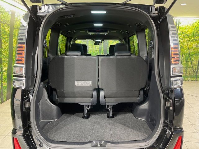 TOYOTA VOXY HYBRID 2019 Image 31