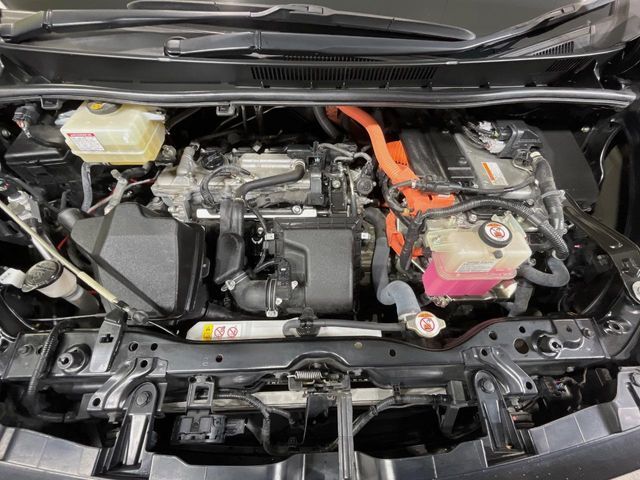 TOYOTA VOXY HYBRID 2019 Image 31