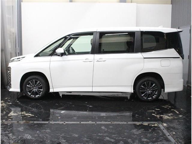 TOYOTA VOXY 4WD 2024 Image 31