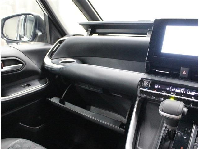 TOYOTA VOXY 4WD 2024 Image 31