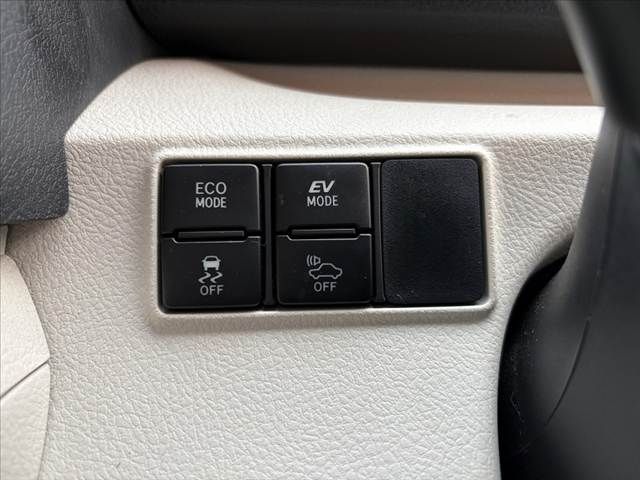 TOYOTA SIENTA HYBRID 2015 Image 31