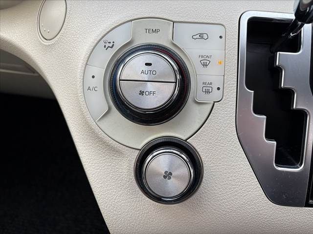 TOYOTA SIENTA HYBRID 2015 Image 31