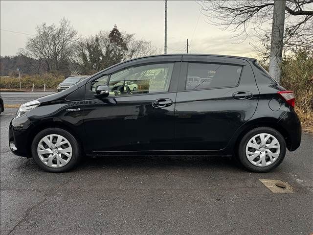 TOYOTA VITZ HYBRID 2017 Image 31