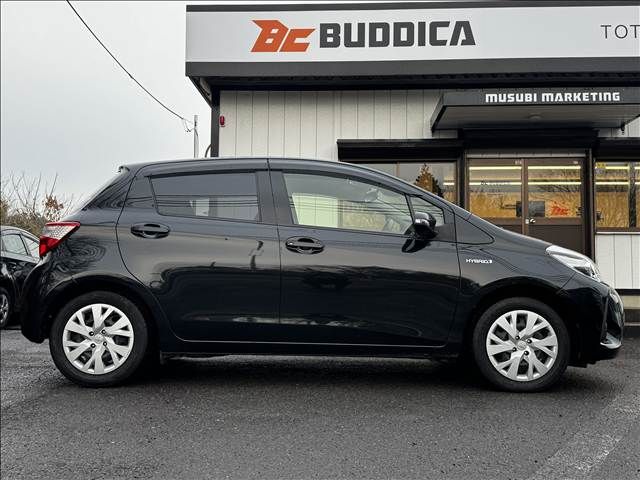 TOYOTA VITZ HYBRID 2017 Image 31