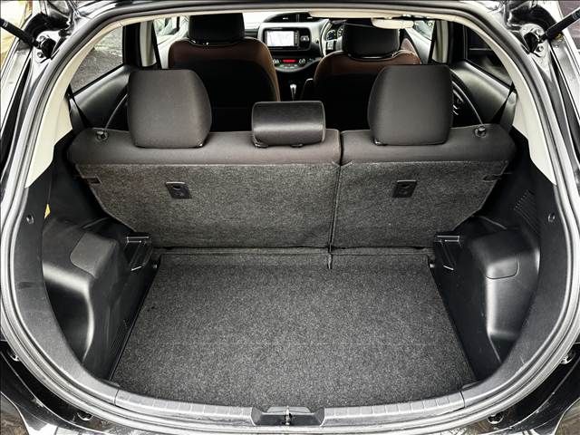 TOYOTA VITZ HYBRID 2017 Image 31