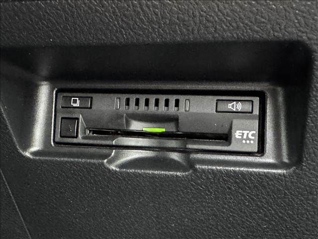 TOYOTA VITZ HYBRID 2017 Image 31