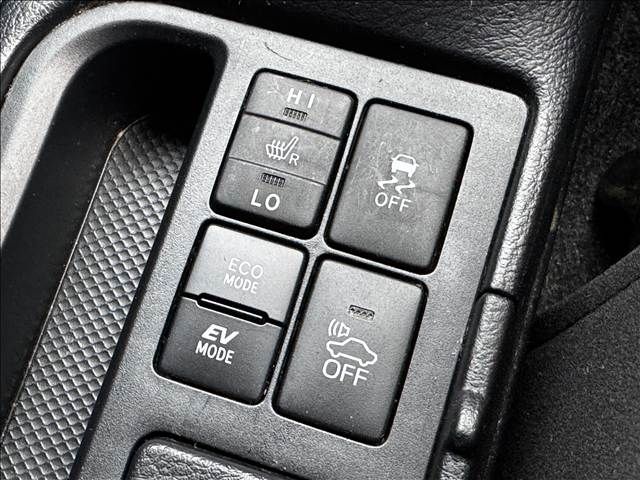 TOYOTA VITZ HYBRID 2017 Image 31