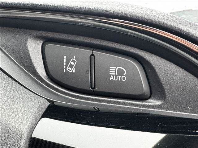 TOYOTA VITZ HYBRID 2017 Image 31