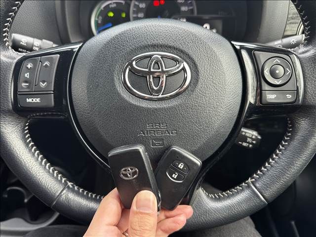 TOYOTA VITZ HYBRID 2017 Image 31