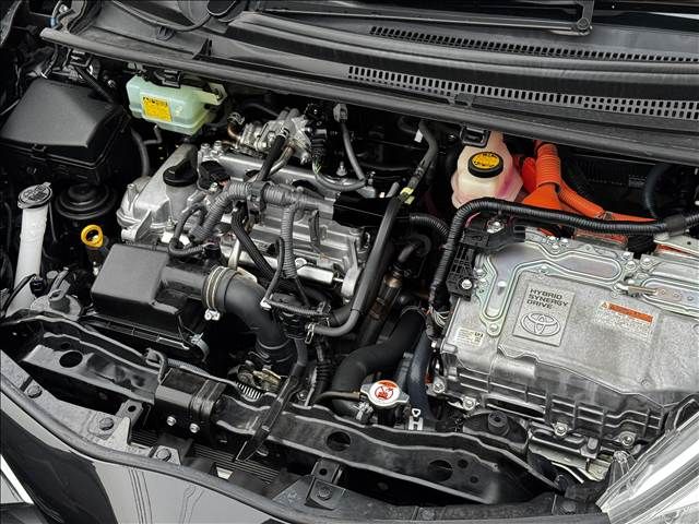 TOYOTA VITZ HYBRID 2017 Image 31
