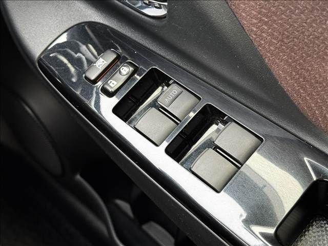 TOYOTA VITZ HYBRID 2017 Image 31