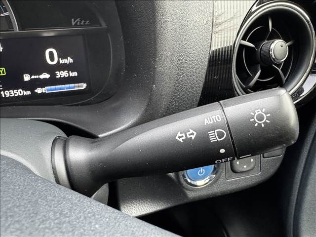 TOYOTA VITZ HYBRID 2017 Image 31