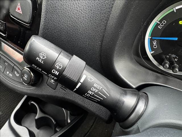 TOYOTA VITZ HYBRID 2017 Image 31