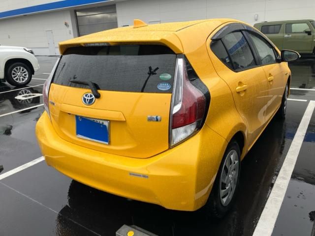 TOYOTA AQUA 2015 Image 31