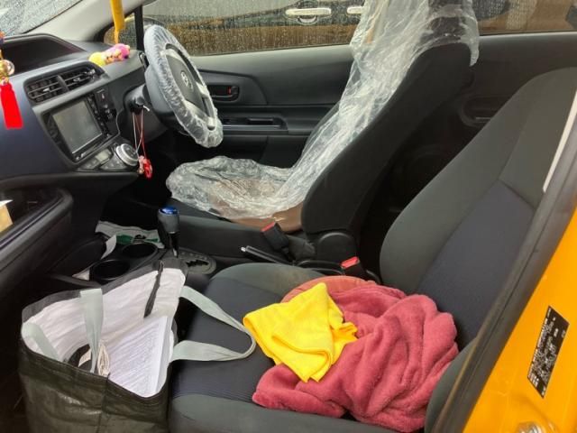 TOYOTA AQUA 2015 Image 31