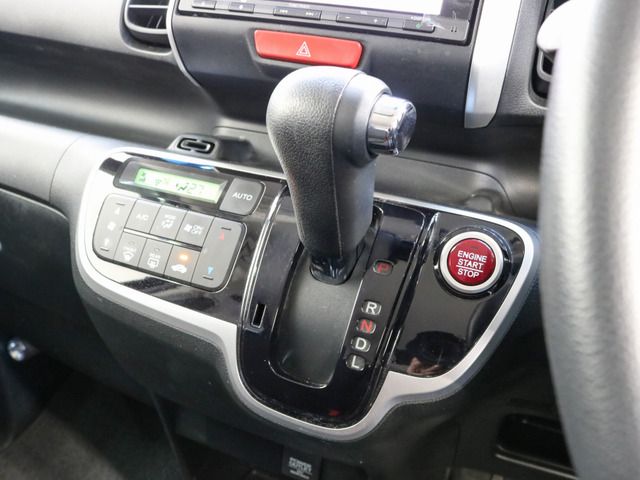 HONDA N BOX 2015 Image 31