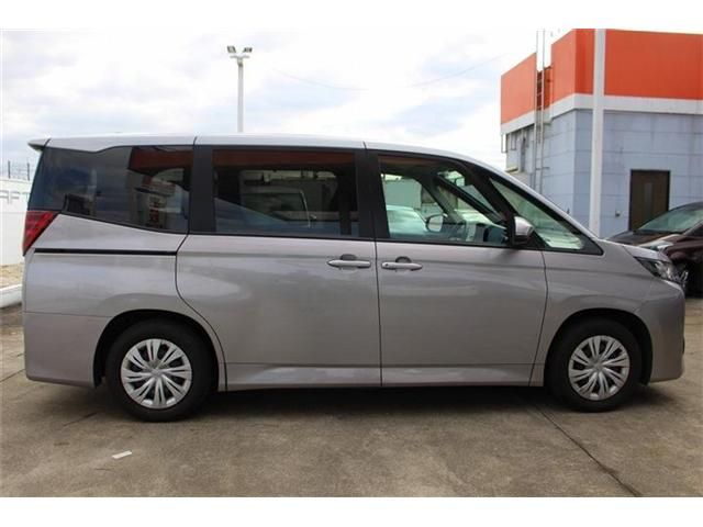 TOYOTA NOAH 2023 Image 31