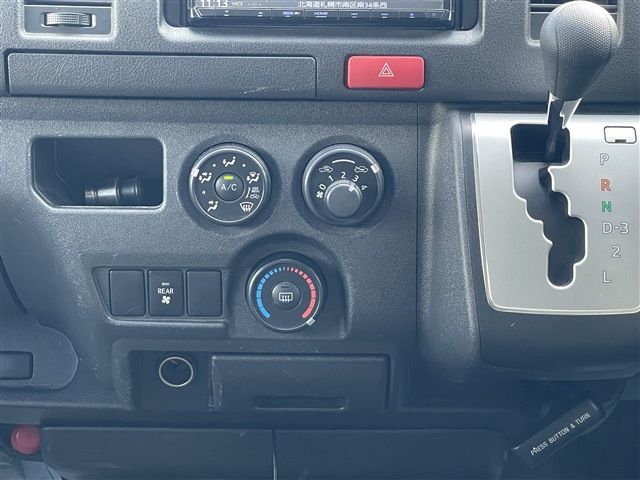 TOYOTA HIACE VAN 4WD 2015 Image 31