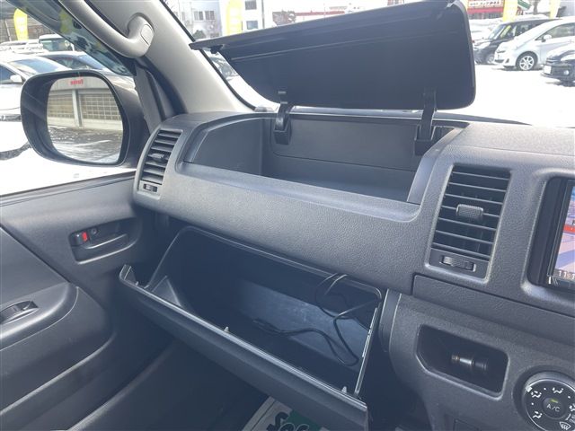 TOYOTA HIACE VAN 4WD 2015 Image 31