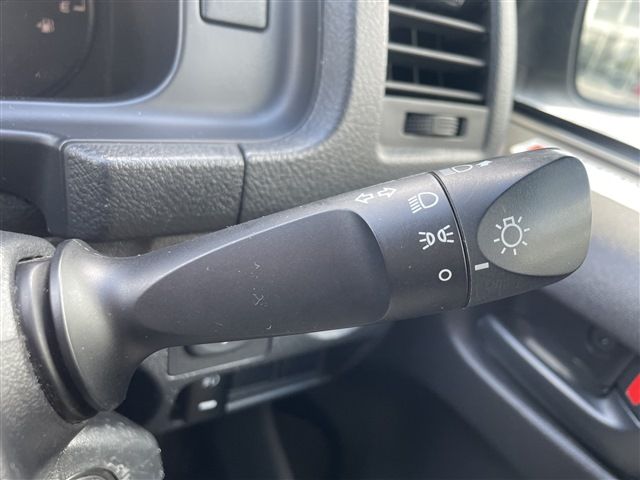 TOYOTA HIACE VAN 4WD 2015 Image 31