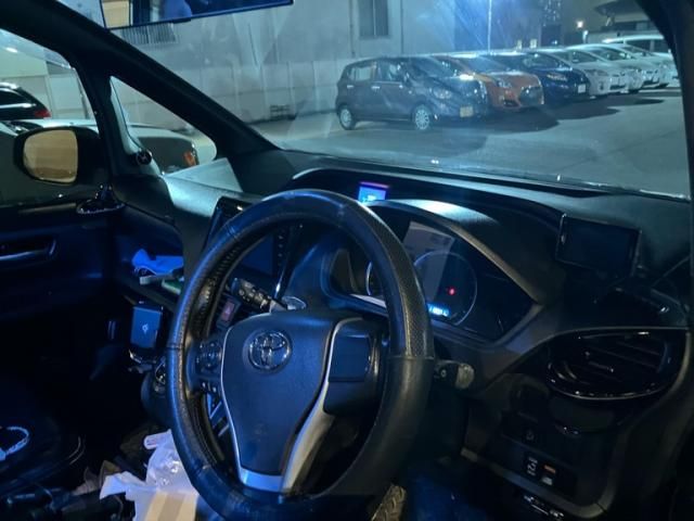 TOYOTA VOXY 2015 Image 31