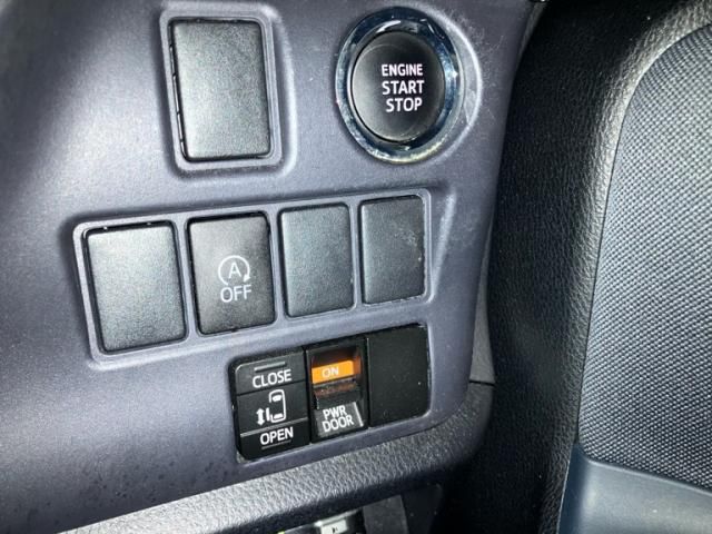 TOYOTA VOXY 2015 Image 31