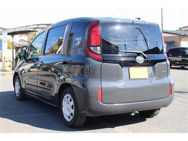 TOYOTA SIENTA HYBRID 2023 Image 31