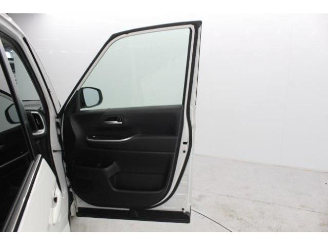 TOYOTA NOAH HYBRID 2022 Image 31