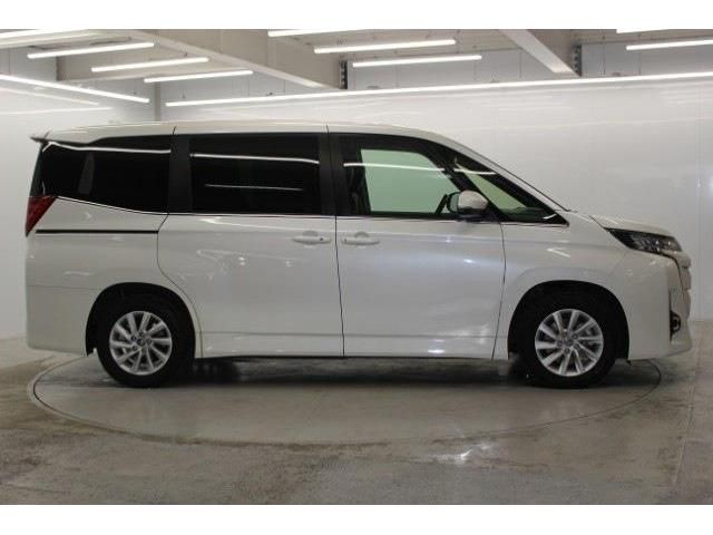 TOYOTA NOAH HYBRID 2022 Image 31