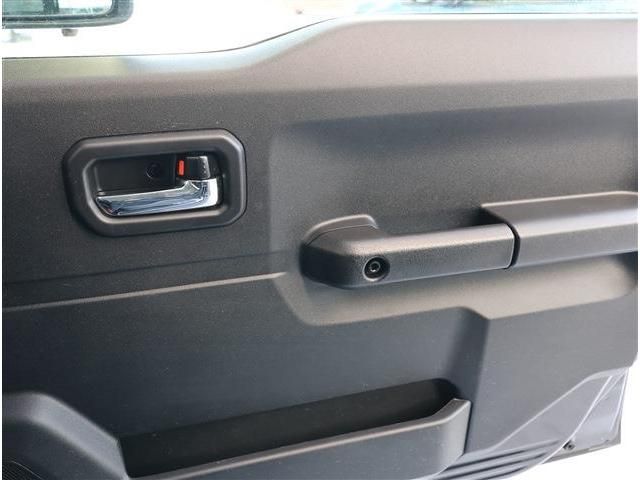 SUZUKI JIMNY NOMADE 2025 Image 31